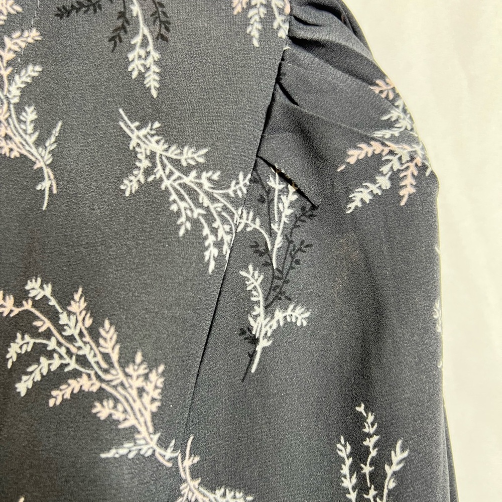 LOFT Floral Wrap Blouse Gray Pink Tie Waist Long Sleeve Size L NWT - Picture 8 of 10